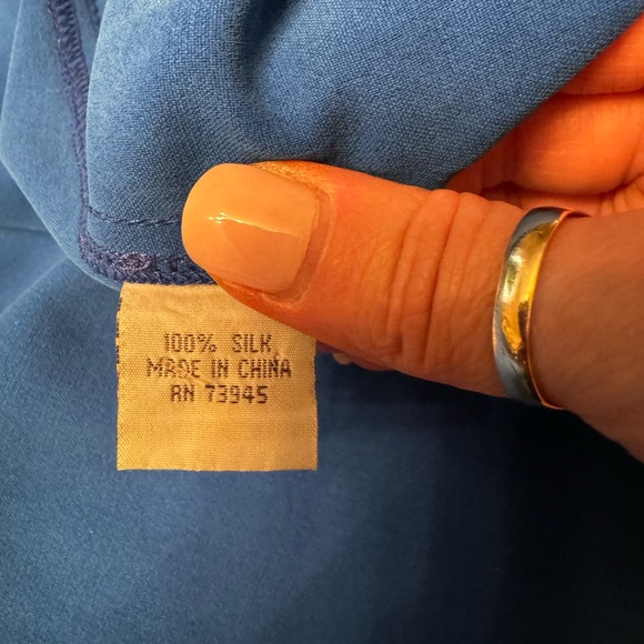 Silk blouse, beautiful! Ultra rich feel. 100% satin but not shiny. - Picture 2 of 8